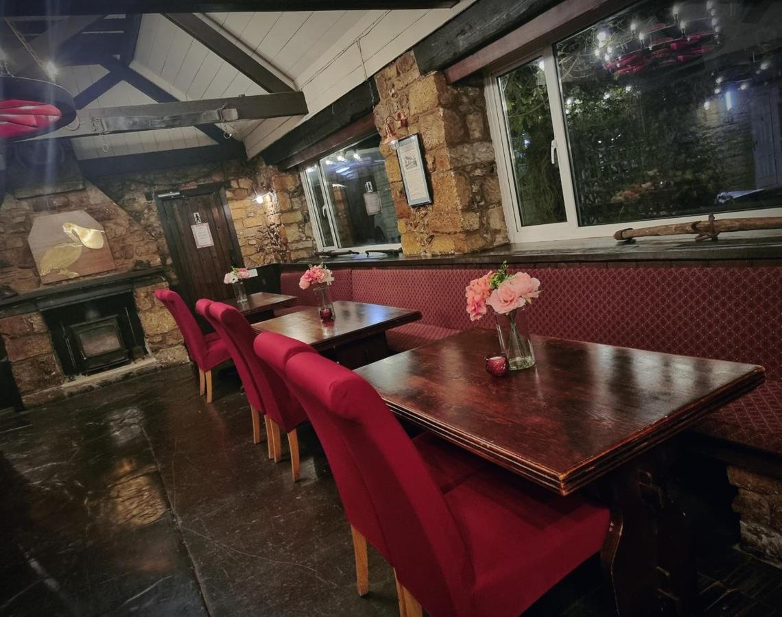 The Pelican Inn 스테이플퍼드 외부 사진
